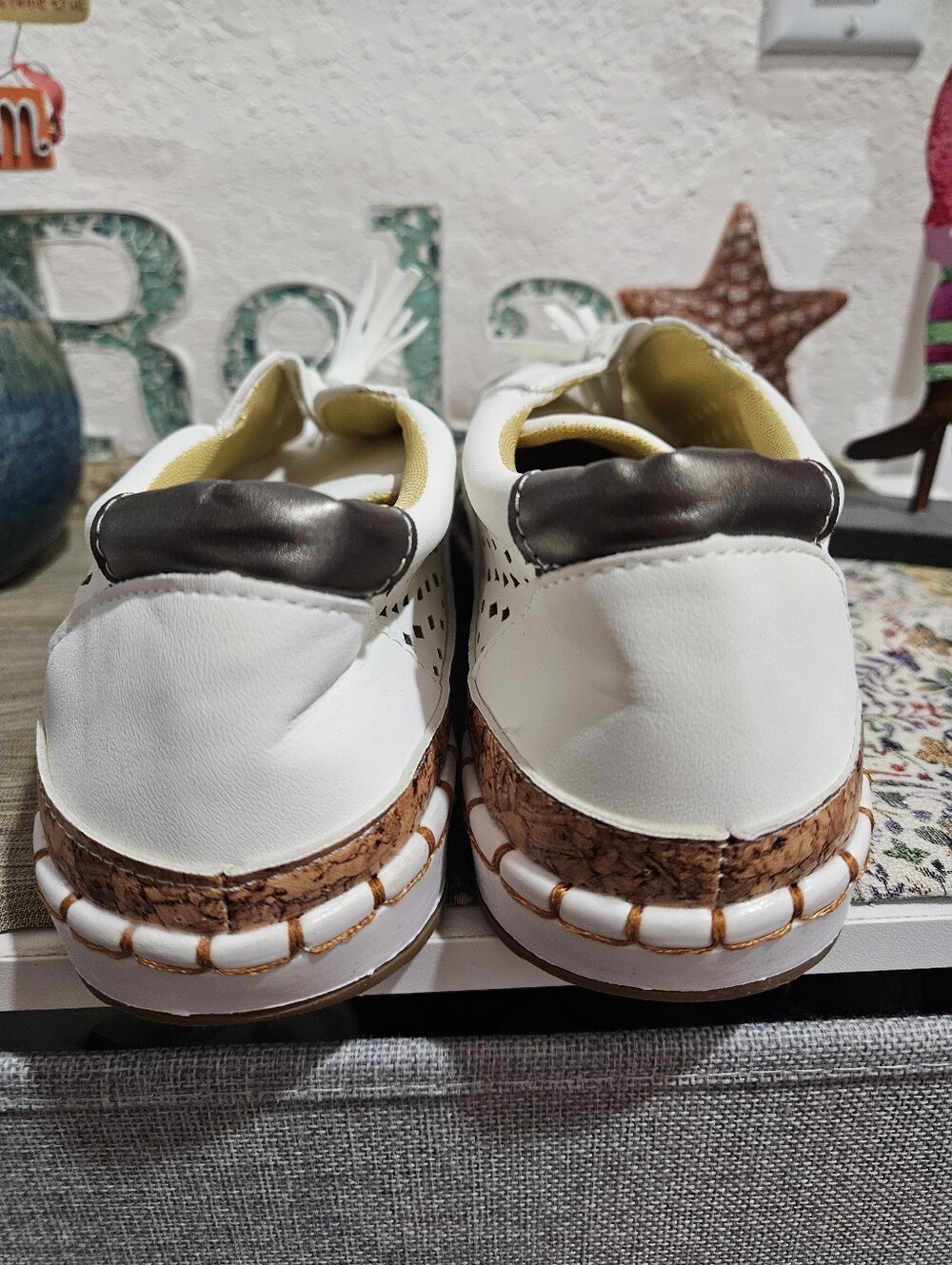 New White Faux Leather And Cork Size 9.5 Breathable Slip On Loafers W/ Tassels - Picture 3 of 6